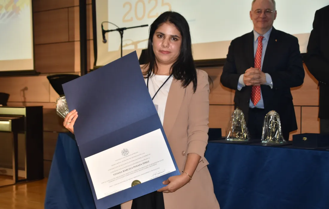 Viviana Posada Premio Bienal Javeriana