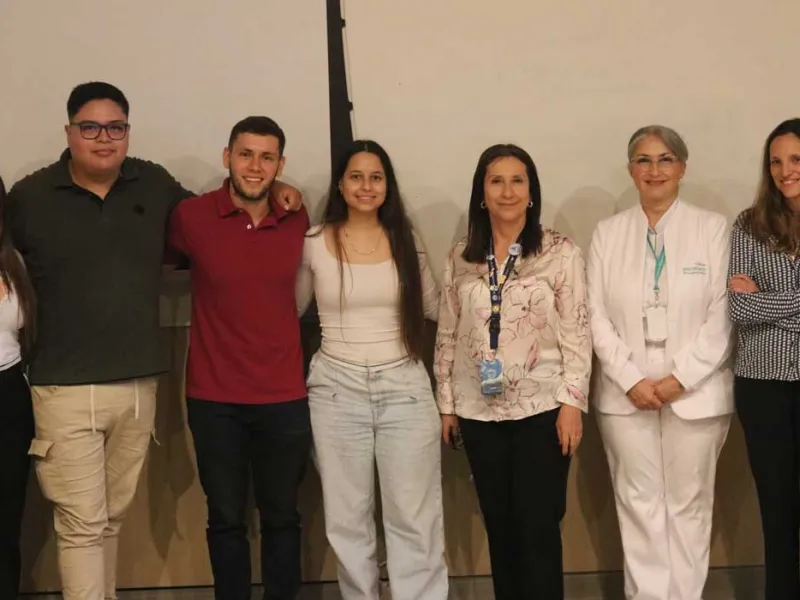 Egresados del programa de Enfermería podrán hacer prácticas y máster en España gracias a convenio con Quirónsalud